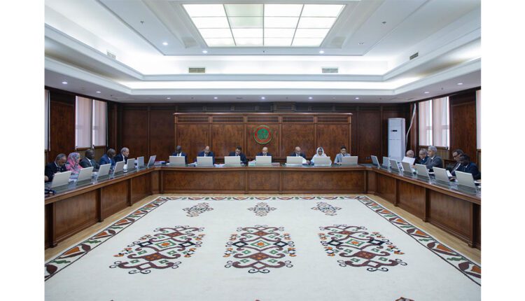 مجلس الوزرا: لمصادقة على مشروع قانون المالية 2025 وإجرائين خصوصين