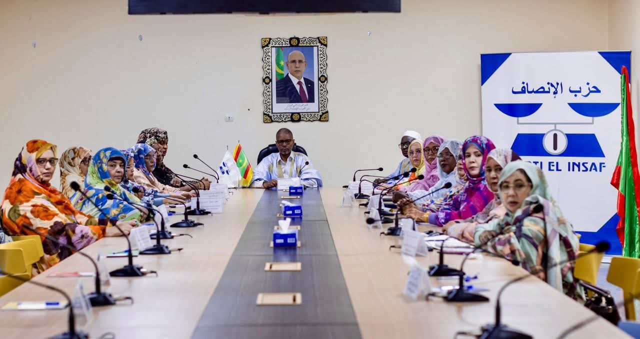 قيادة حزب الإنصاف تستعرض مخرجات المؤتمر الوطني أمام لجنة النساء