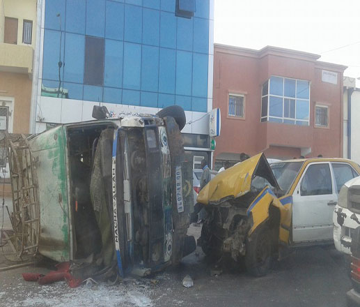انقلاب باص في حادث سير على طريق