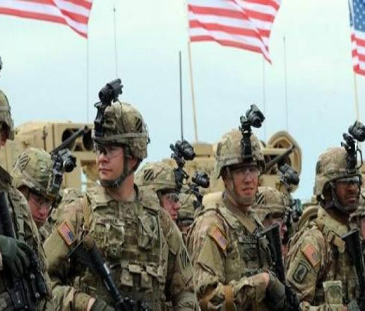 جنود من المارينز الأمريكي يقيدون عناصر من أمن الطرق الموريتاني على طريق المطار