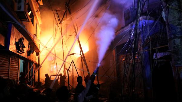 وفاة طفلين في حريق إثر التماس كهربائي..تفاصيل