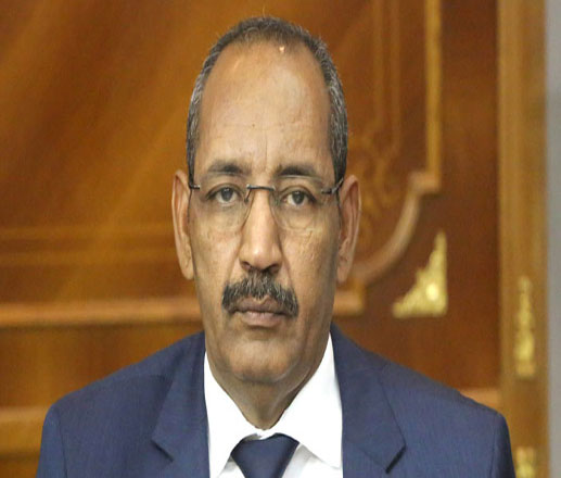 وزير الداخلية يعزي الأسرة المنكوبة في قرية