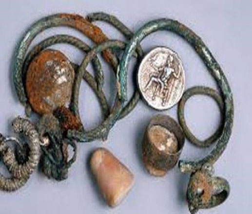 نواكشوط : ضبط فرنسي يحاول تهريب 7127 قطعة أثرية موريتانية