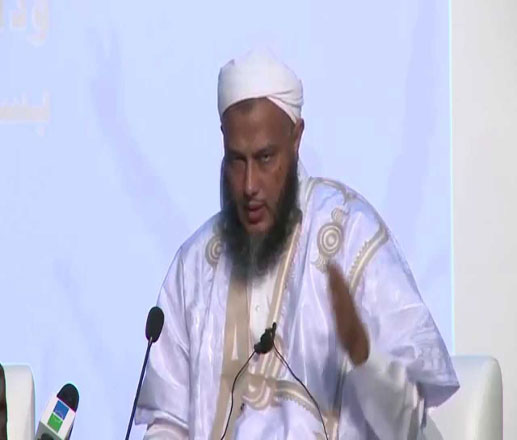 الشيخ الددو:من يحامون عن المسيئ انطلاقامن حرية الرأي يوادون من حاد الله ورسوله(نص الفتوى)